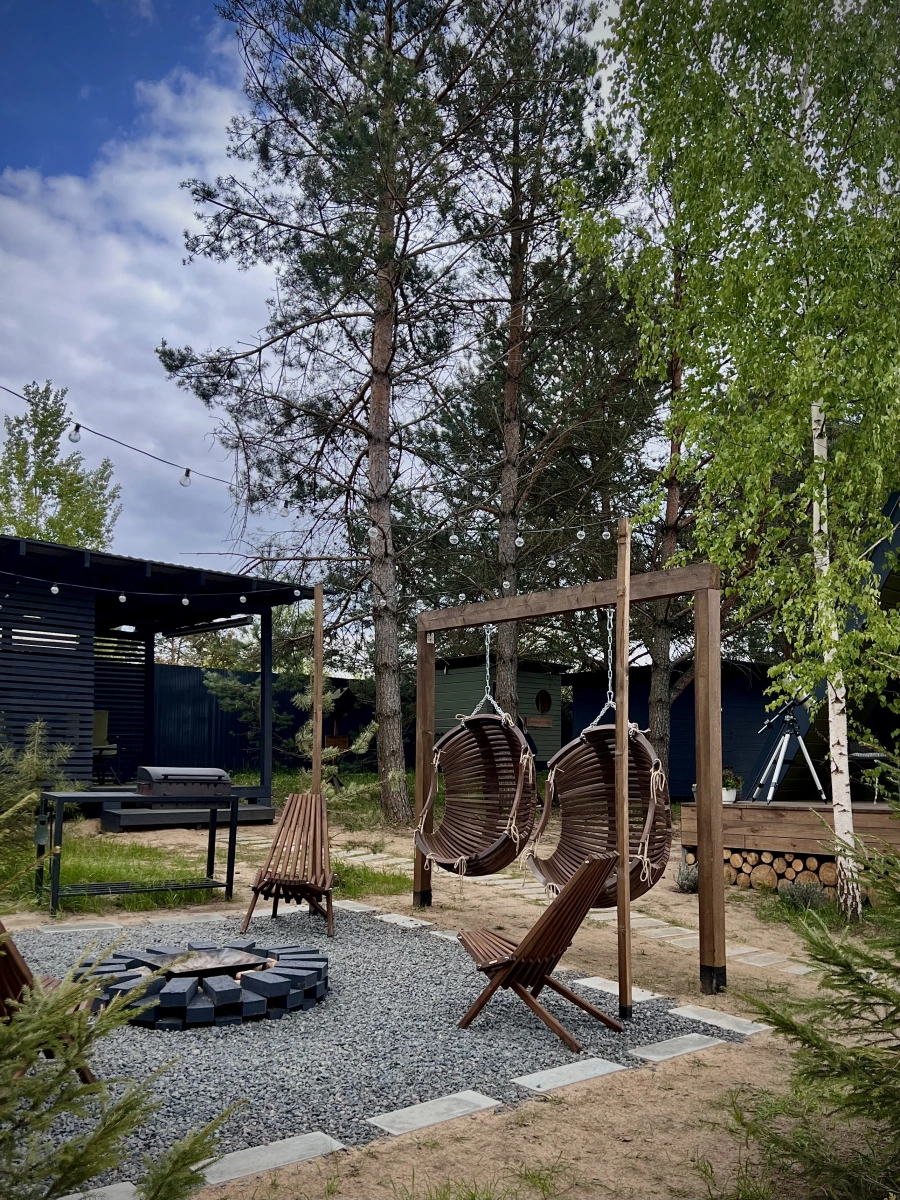 ЭКО-ПРОСТРАНСТВО С ТРЕУГОЛЬНЫМ ДОМОМ А-ФРЕЙМ CAPSULA HOME